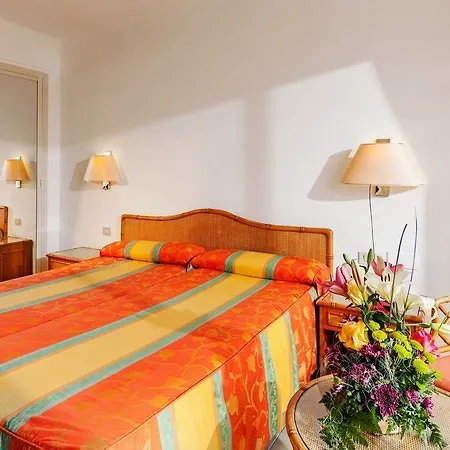 Alexandre Grand Teguise Playa 4* 科斯塔特吉塞